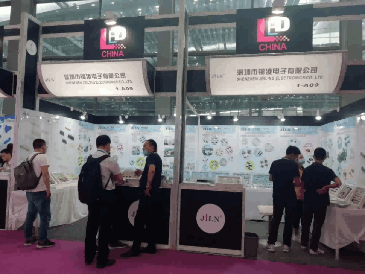 2020��9��1����3�յ�ʮ�߽����ڹ���LEDչ